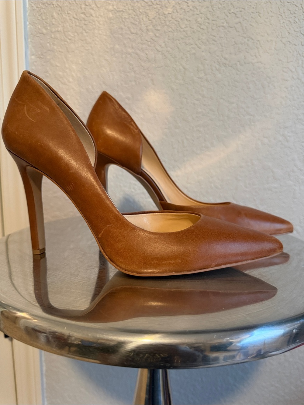 Classic Pointed-Toe Leather Pumps - Brown